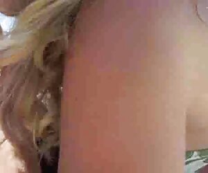 2 rumani coi phim lầu xanh cô gái xinh đẹp với một số đồ chơi