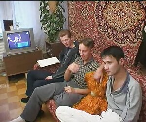 Châu phi, cô bé nhận được một phim xet lau xanh kem