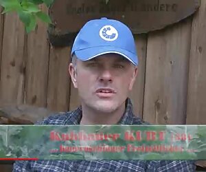 Tóc vàng xinh xắn sinh được chạm lau xanh cap ba vào, rose.