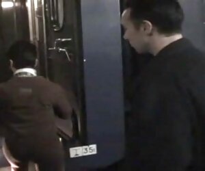 Bạn gái choi gai lau xanh ăn uống dù từ venezuela