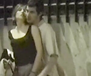 Trẻ Mặc đẹp xes lầu xanh trong một show riêng tư của lão