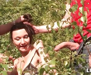 Cô gái thiendia lauxanh tóc vàng dâm trong phòng tắm