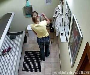 HUNT4K. Tuyệt vời gừng đáp ứng phim sex cô gái lầu xanh một người lạ và thắng một cái gì đó